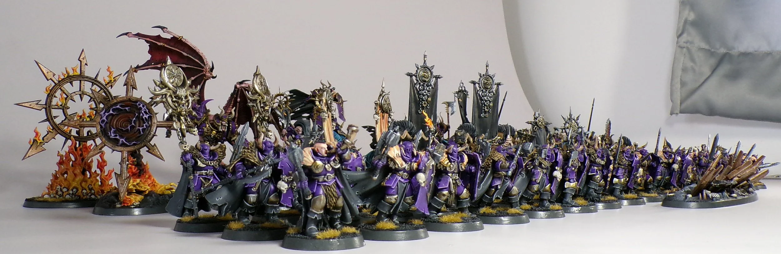Warhammer AoS - Slaves to Darkness done in the scheme of Emperor's